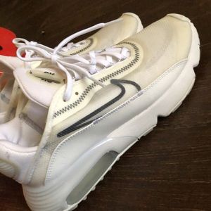 Womens Air Max 2090 white/black/grey size 8